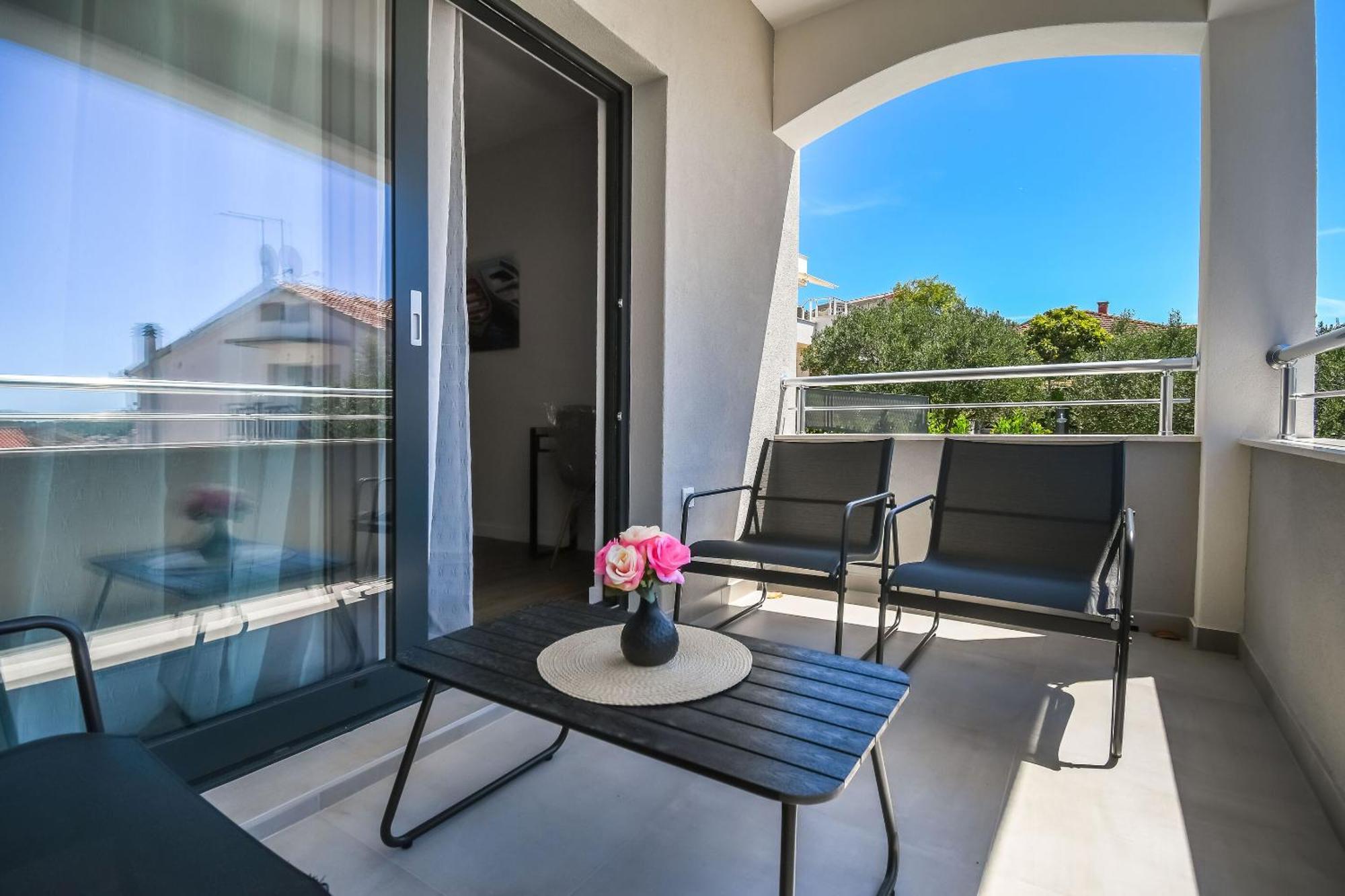 Apartments Neli トロギール エクステリア 写真